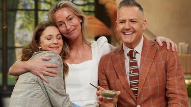 Dawn Russell Shows Drew and Ross Mathews How to Make Her Tasty Crepes 